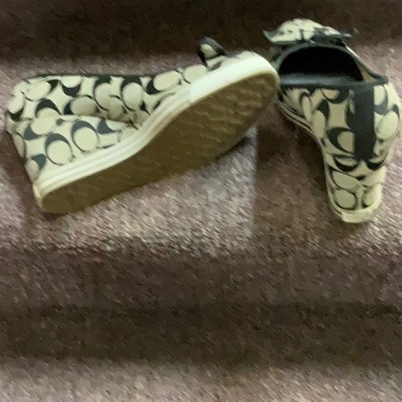 Coach ladies shoes in black and grey. - Picture 2 of 3